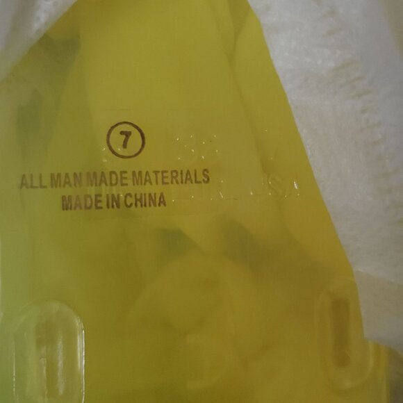 Liliana womens Flat Sandals Neon Yellow Color flat strappy Size 7 New with box - Picture 3 of 16